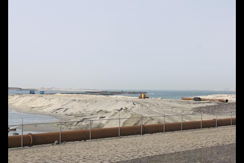 A shaped dam will direct cooling water from E.ON’s power plant into the Yangtzehaven. Photo: Peter Barker